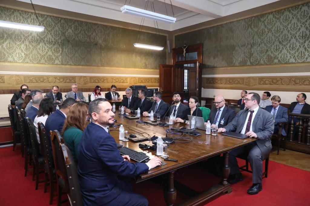 Comitiva do TJPR participa de agenda sobre eproc no TJSP